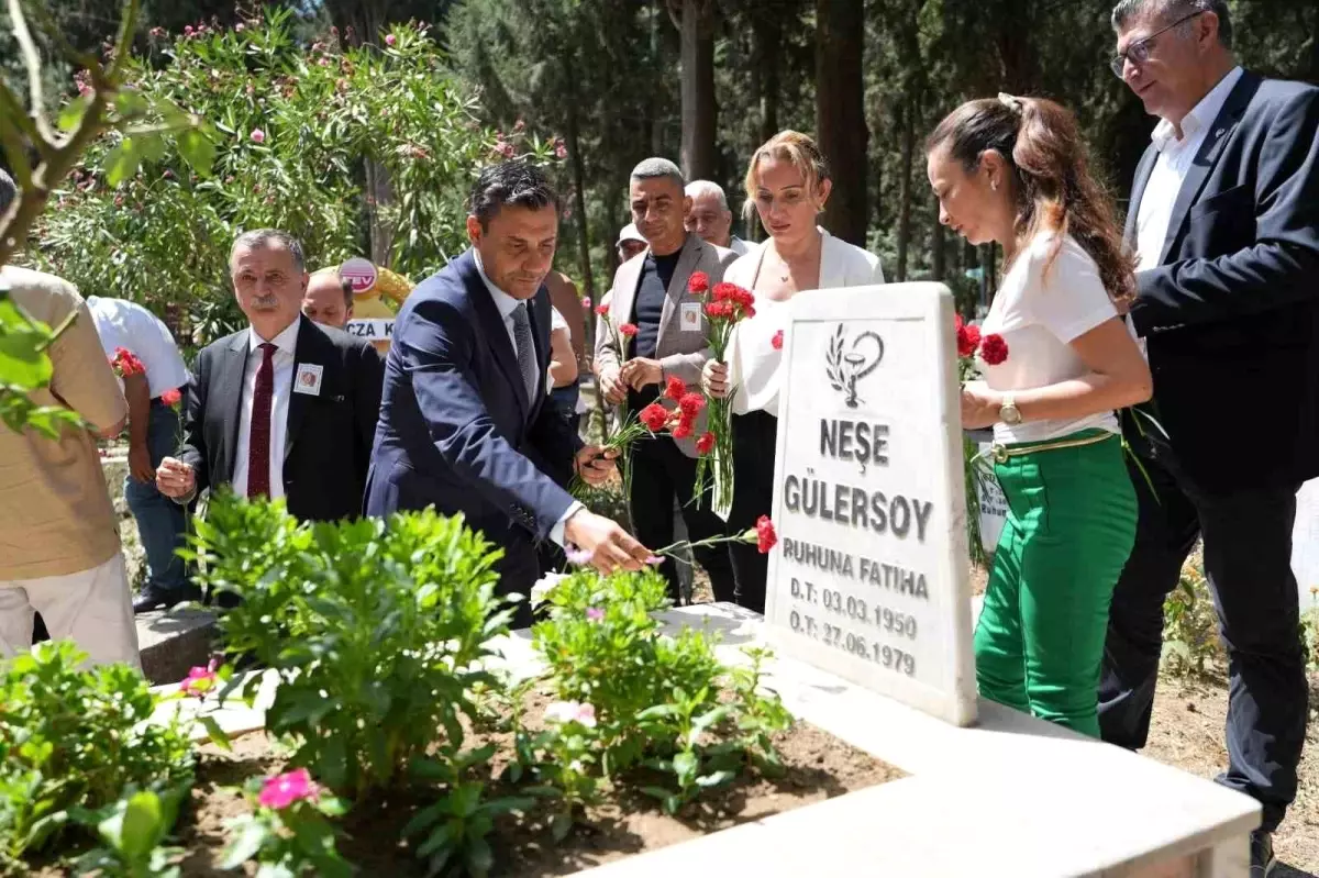 Eczacı Neşe Gülersoy\'un mezarı başında anma töreni düzenlendi