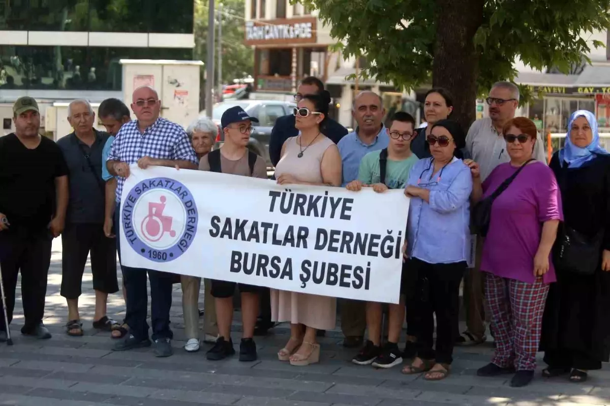 Bursa Sakatlar Derneği Üyeleri ÖTV Düzenlemesine Tepki Gösterdi