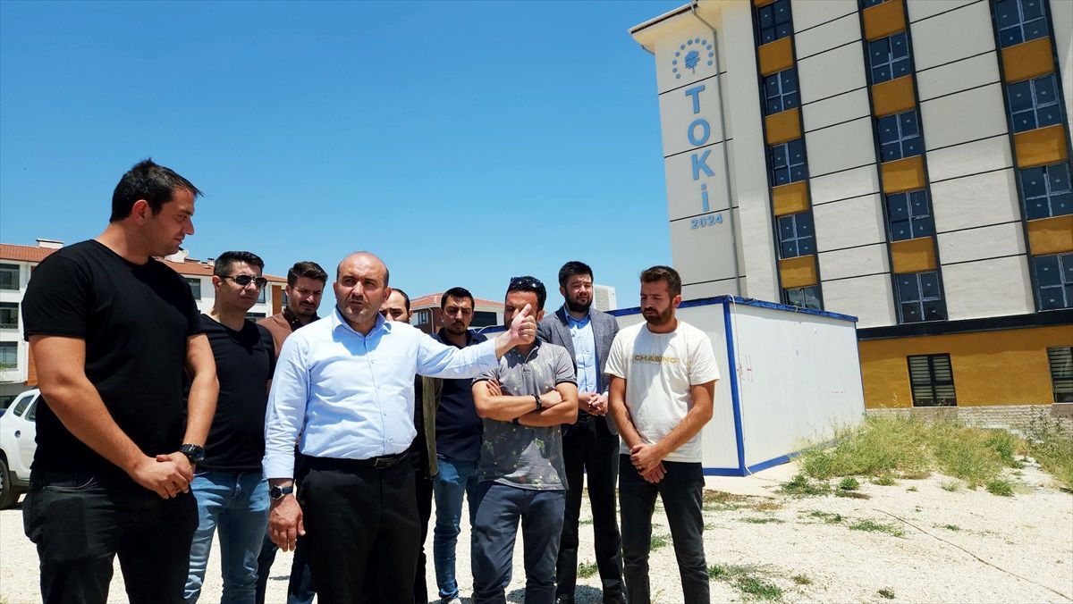 AK Parti Eskişehir İl Başkanı Gürhan Albayrak, TOKİ Şantiyesini Ziyaret Etti