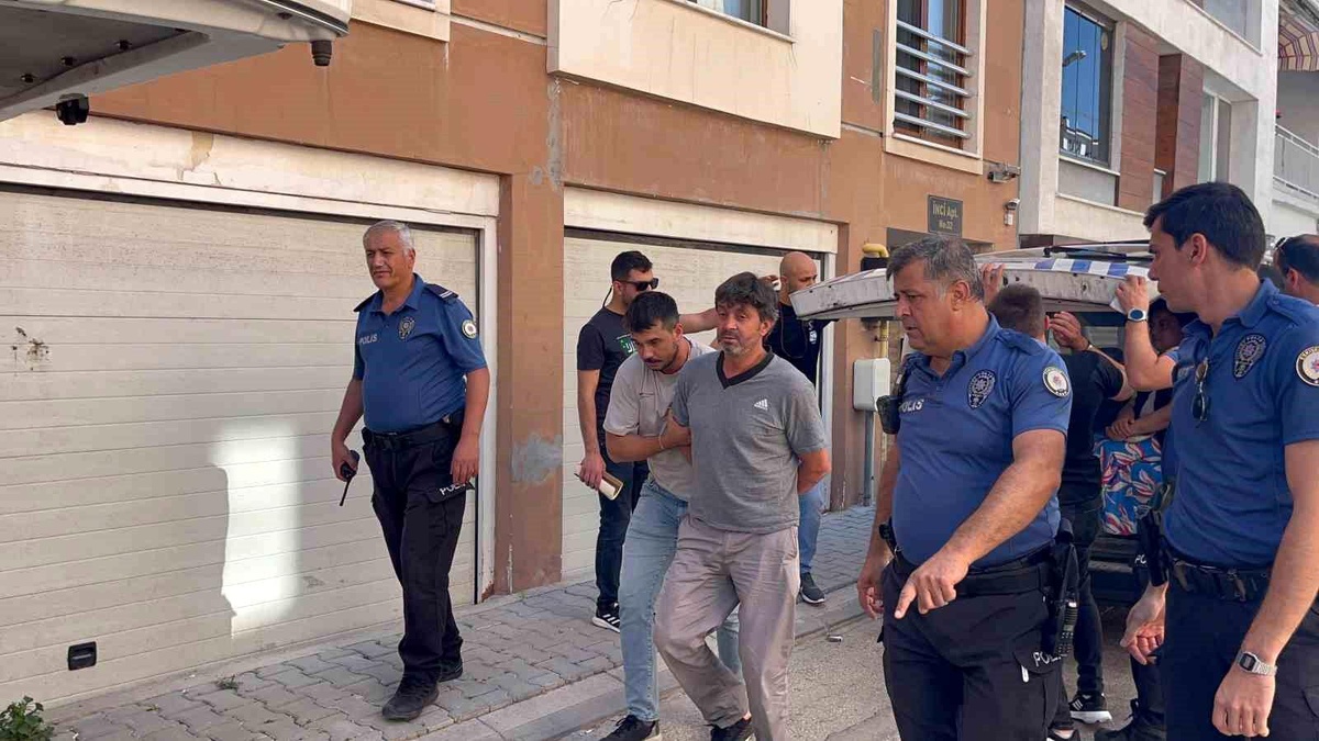 Eskişehir\'de Misafirlik Tartışması: Kadın Balkondan Düşerek Yaralandı