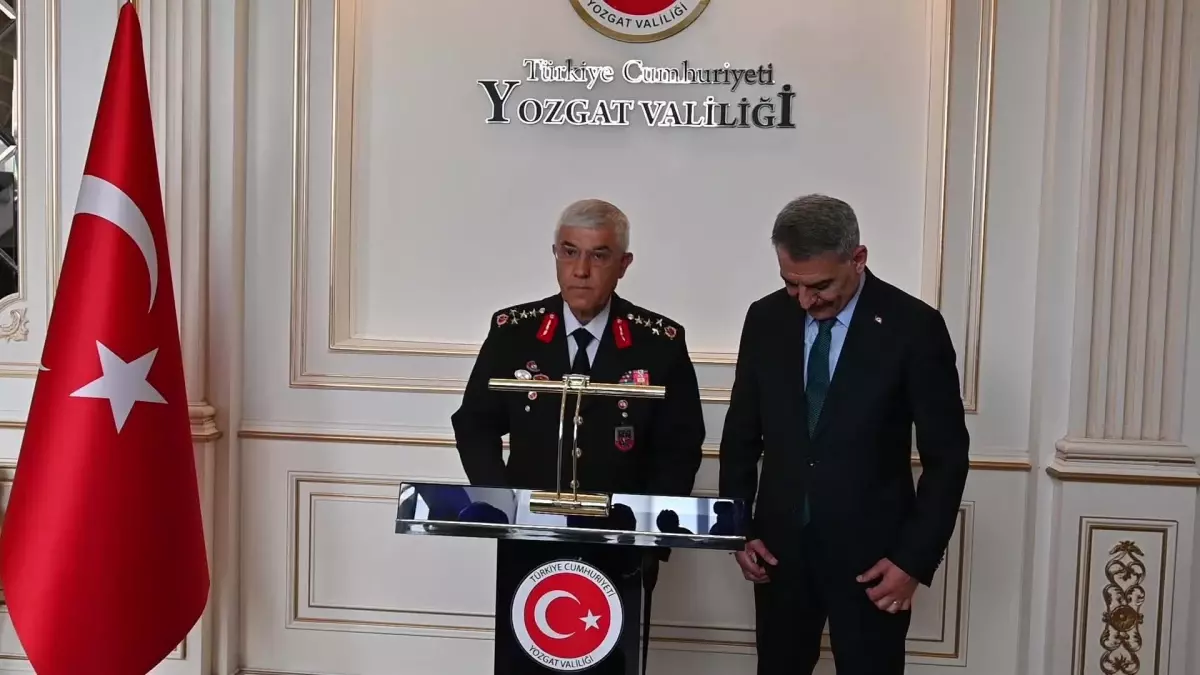 Jandarma Genel Komutanı Yozgat\'ta Şehit Aileleri ve Gazilerle Buluştu