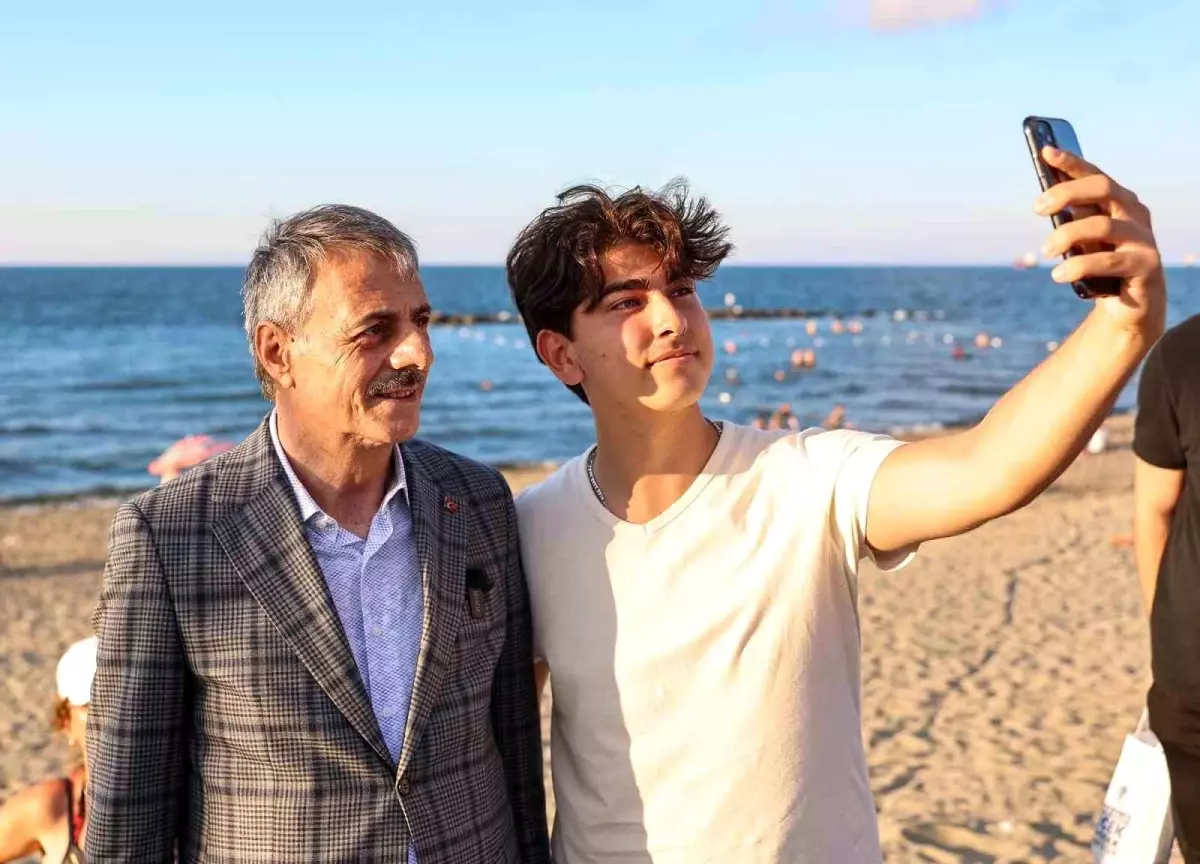 Sakarya Büyükşehir Belediyesi Karasu\'da Sahil Mobilyalarını Yeniledi