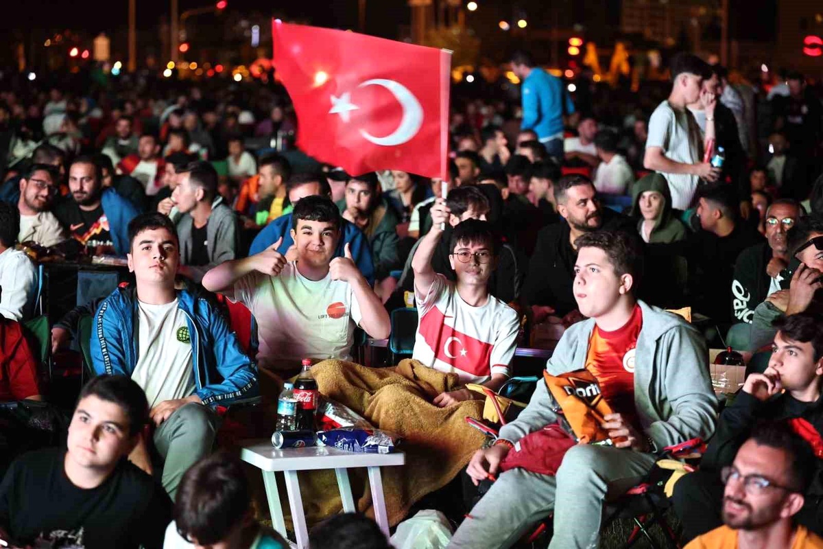 A Milli Futbol Takımı 2024 Avrupa Futbol Şampiyonası\'nda son 16 turuna yükseldi