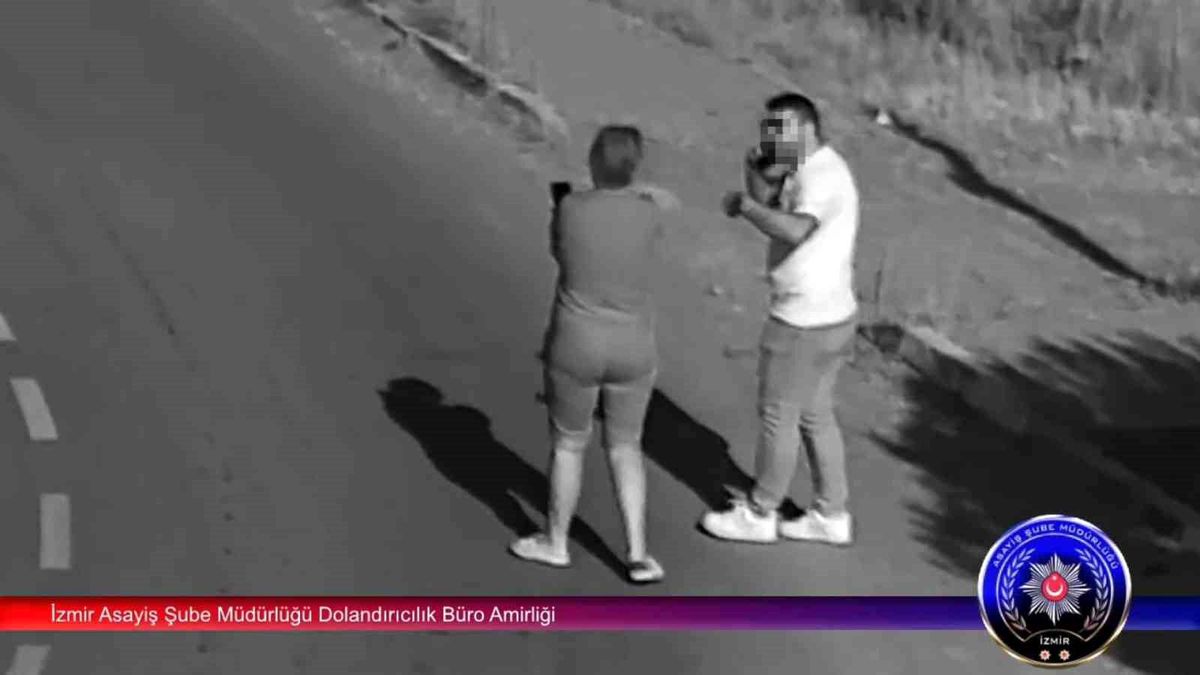 İzmir\'de Polis ve Savcı Rolüyle Dolandırıcılık Yapan 4 Şüpheli Yakalandı