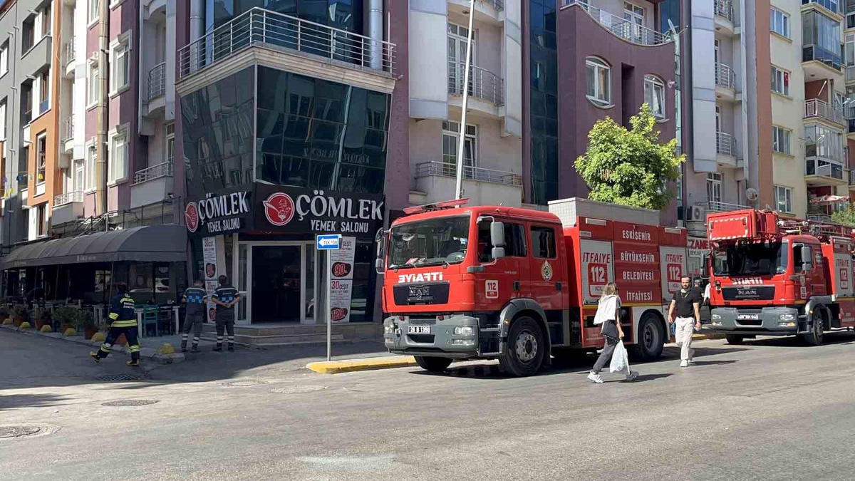 Eskişehir\'de Lokantanın Bacasında Çıkan Yangın Paniğe Neden Oldu