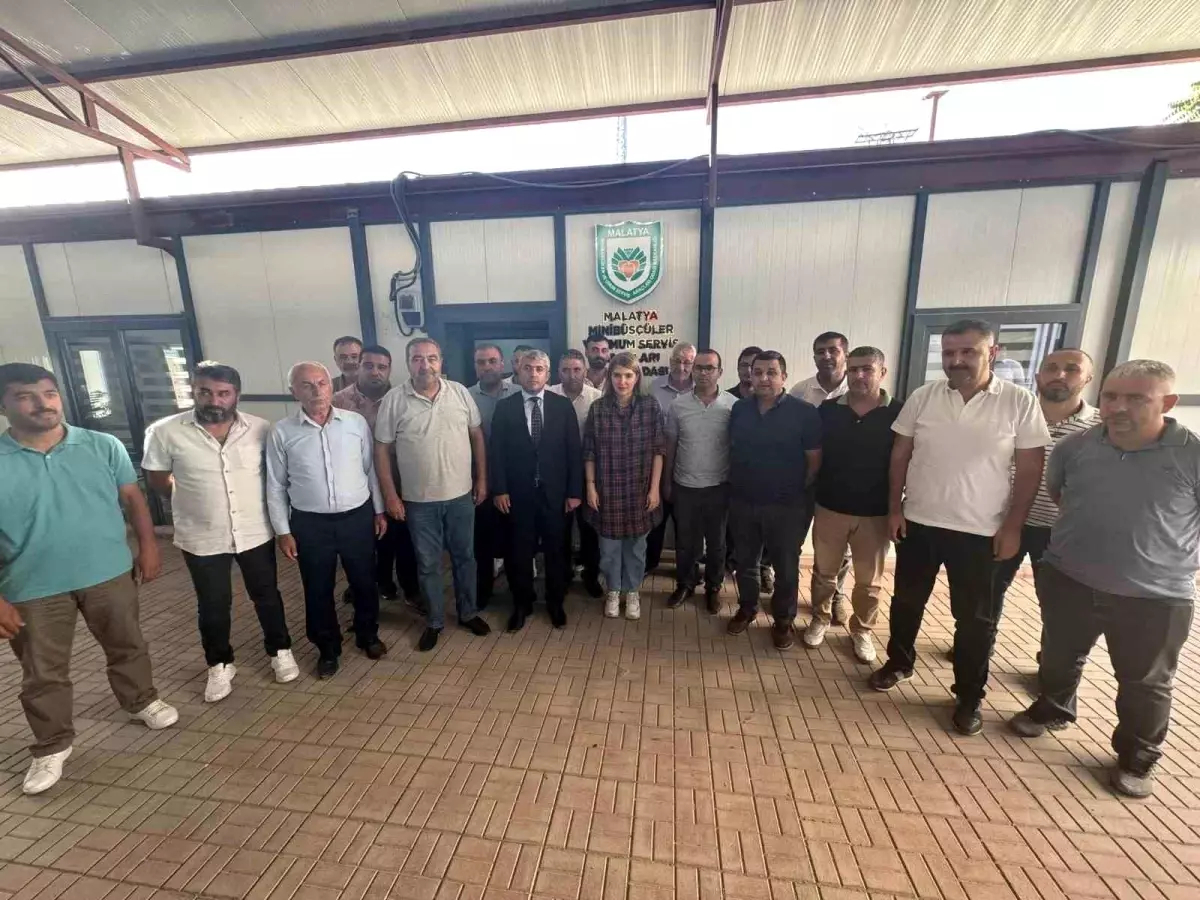 AK Parti Malatya Milletvekili İnanç Siraç Kara Ölmeztoprak, Minibüsçülerle İstişare Yaptı