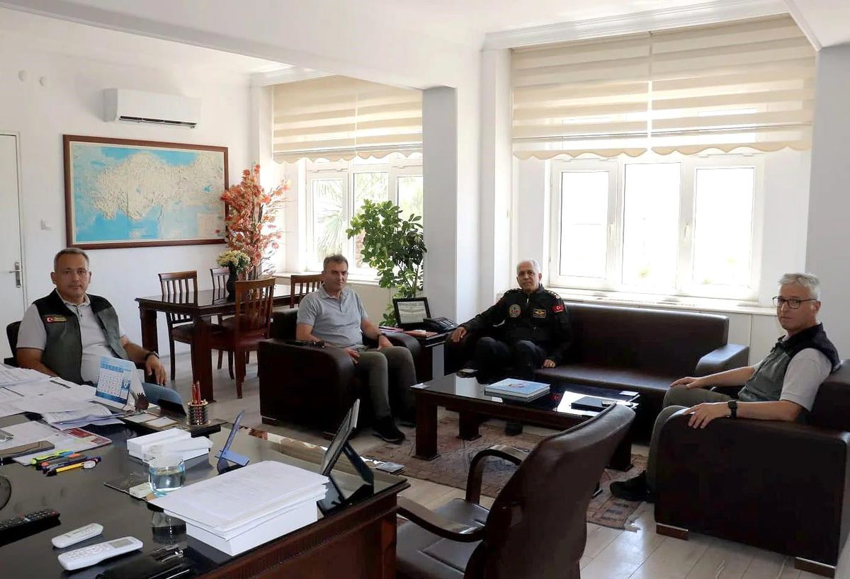 Muğla Orman Bölge Müdürü, Jandarma Havacılık Başkanlığı Aydın Filo Komutanlığı\'nı ziyaret etti