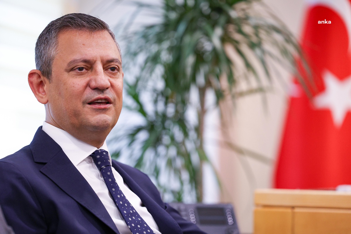 CHP Genel Başkanı Özgür Özel, A Milli Futbol Takımı\'nı tebrik etti