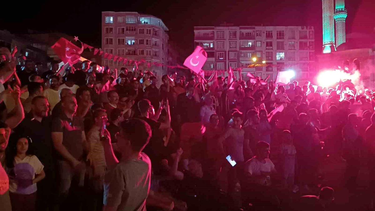 Siirt\'te Vatandaşlar Milli Takımı Destekledi