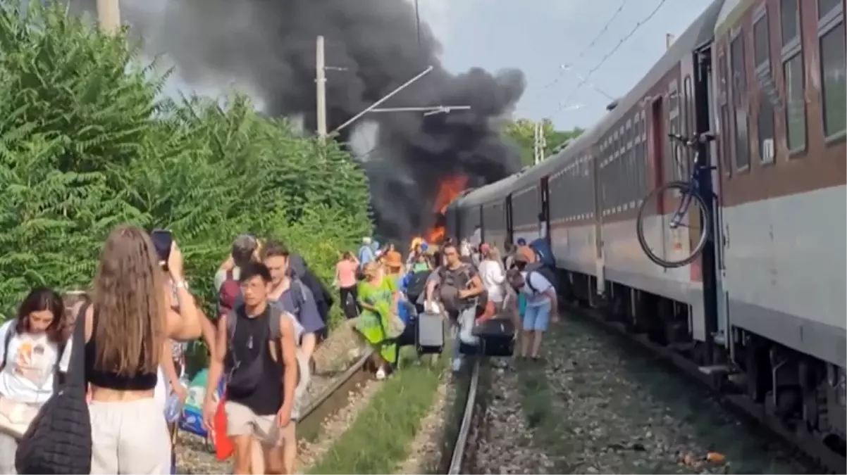 Slovakya\'da otobüsle yolcu treni çarpıştı: 5 ölü