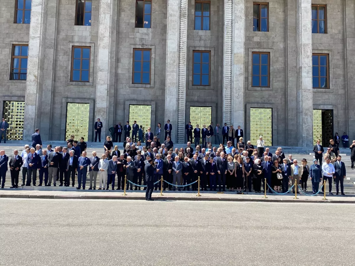 Yaşamını yitiren eski Dışişleri Bakanı Yakış için Meclis\'te tören