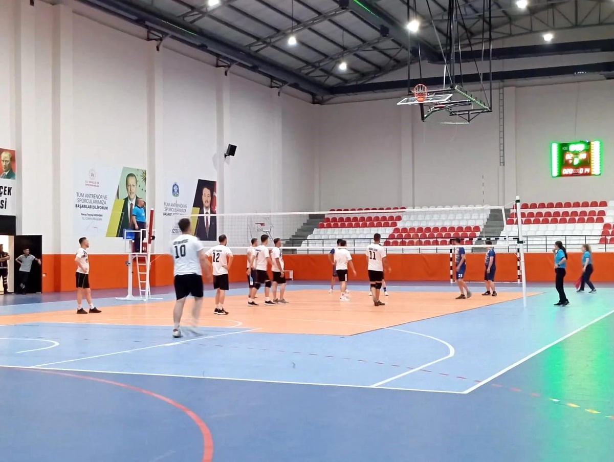 Afyonkarahisar\'da 15 Temmuz Demokrasi ve Milli Birlik Günü Voleybol Turnuvası Başladı