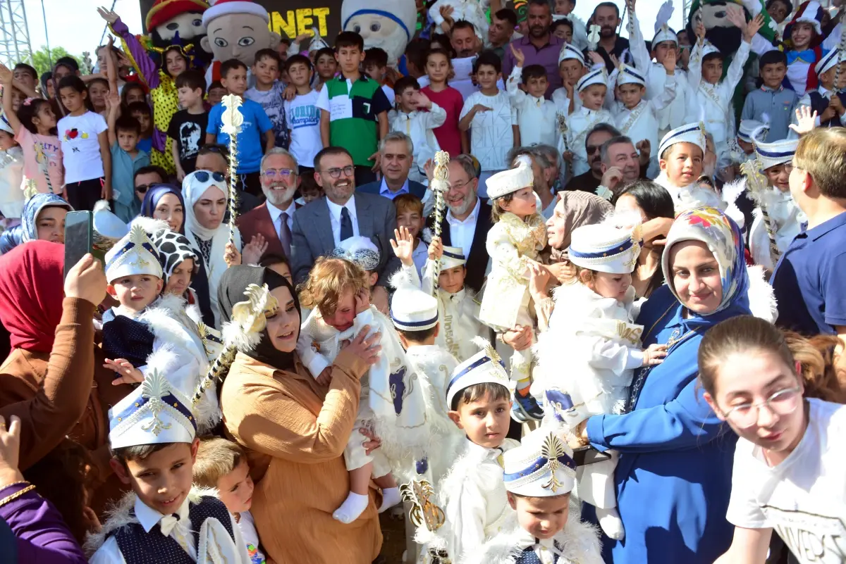 AK Parti MKYK Üyesi Mahir Ünal, Depremzedeler İçin Şölen Düzenledi