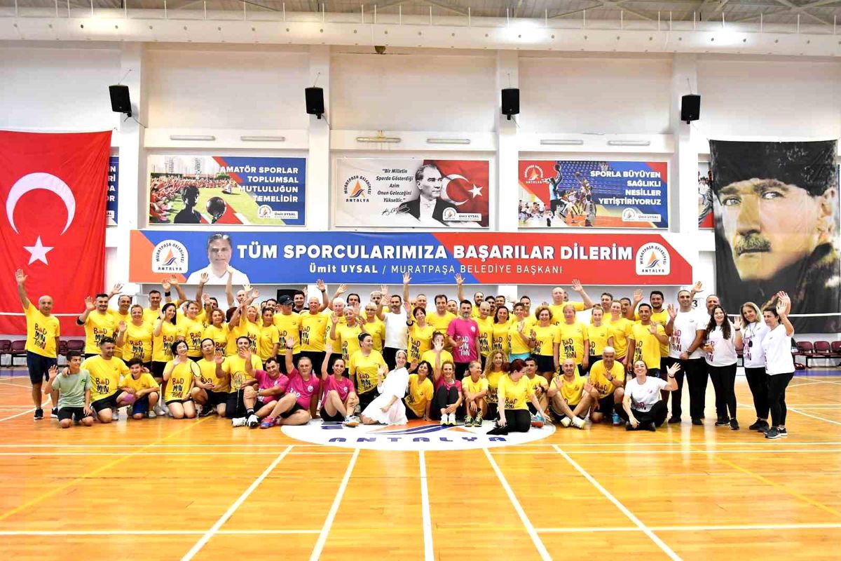 Antalya\'da 7. Geleneksel Veteranlar Badminton Şenliği Başladı