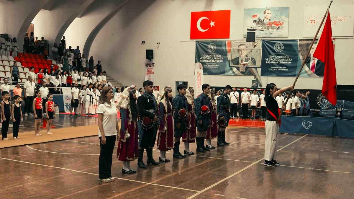Aydın\'da Yaz Spor Okulları Açıldı
