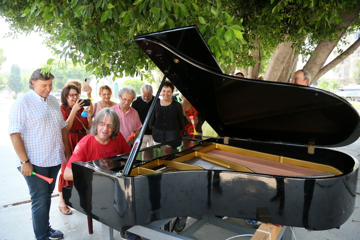 Alman Piyano Sanatçısı Antalya\'da Barış İçin Konserler Düzenliyor