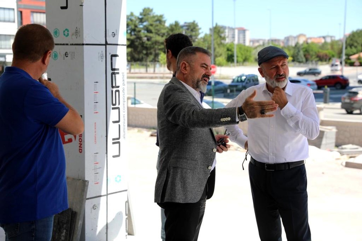 Kocasinan Belediye Başkanı Ahmet Çolakbayrakdar, Yeni Okulların İnşaatlarını İnceledi