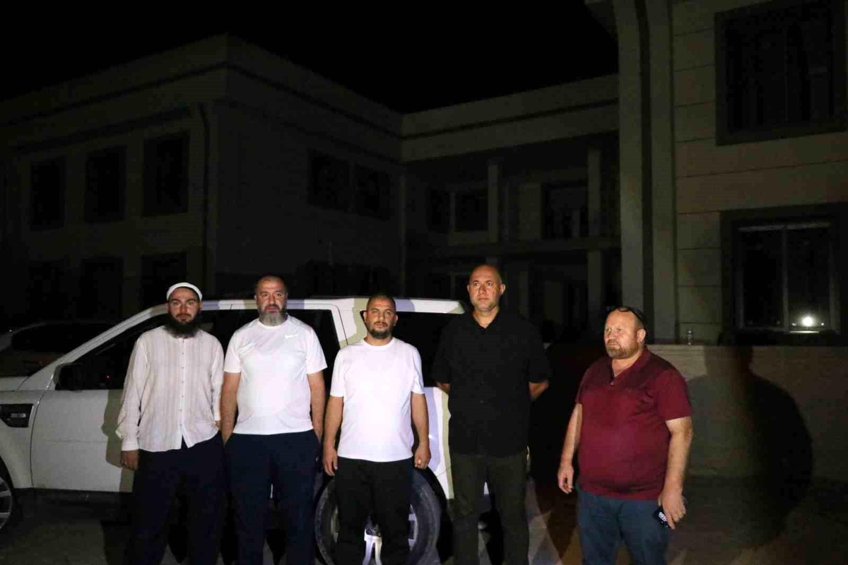 İzmir\'de yaz Kur\'an kursu inşaatının yıkılmasına karşı nöbet tutuluyor