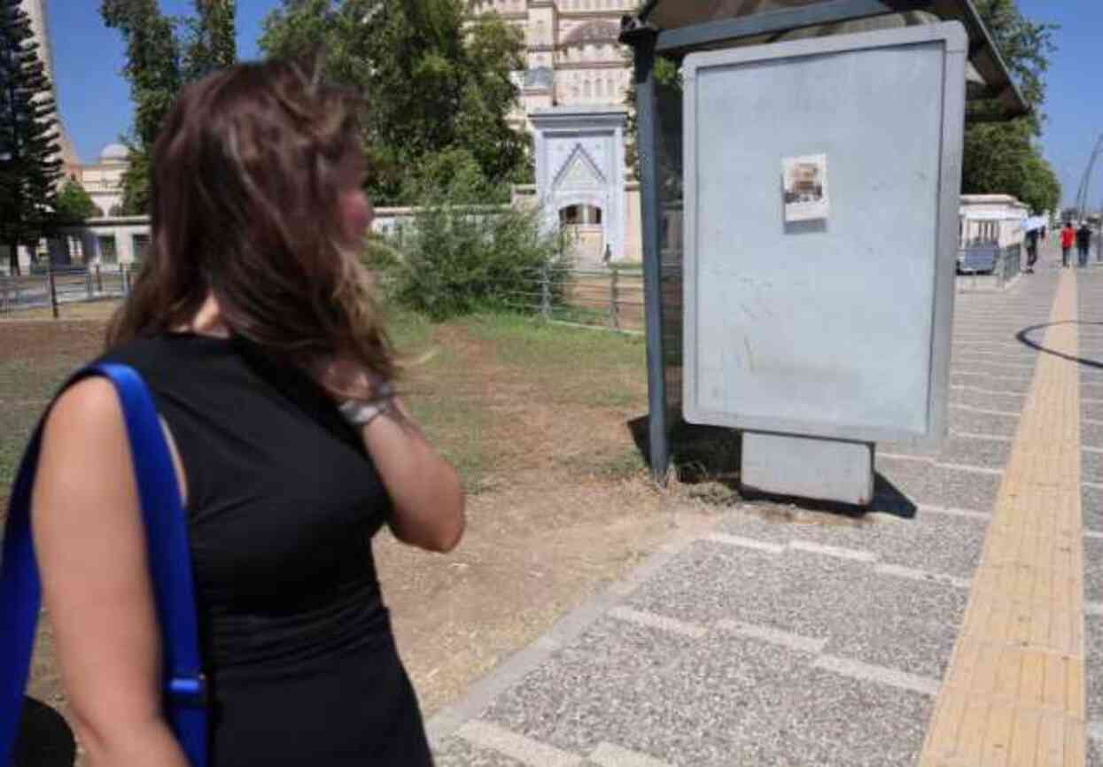 Otobüs duraklarına 'Sapık' ilanı astılar: 3 yaşındaki çocuğa saldırdı, görenler polisi arasın