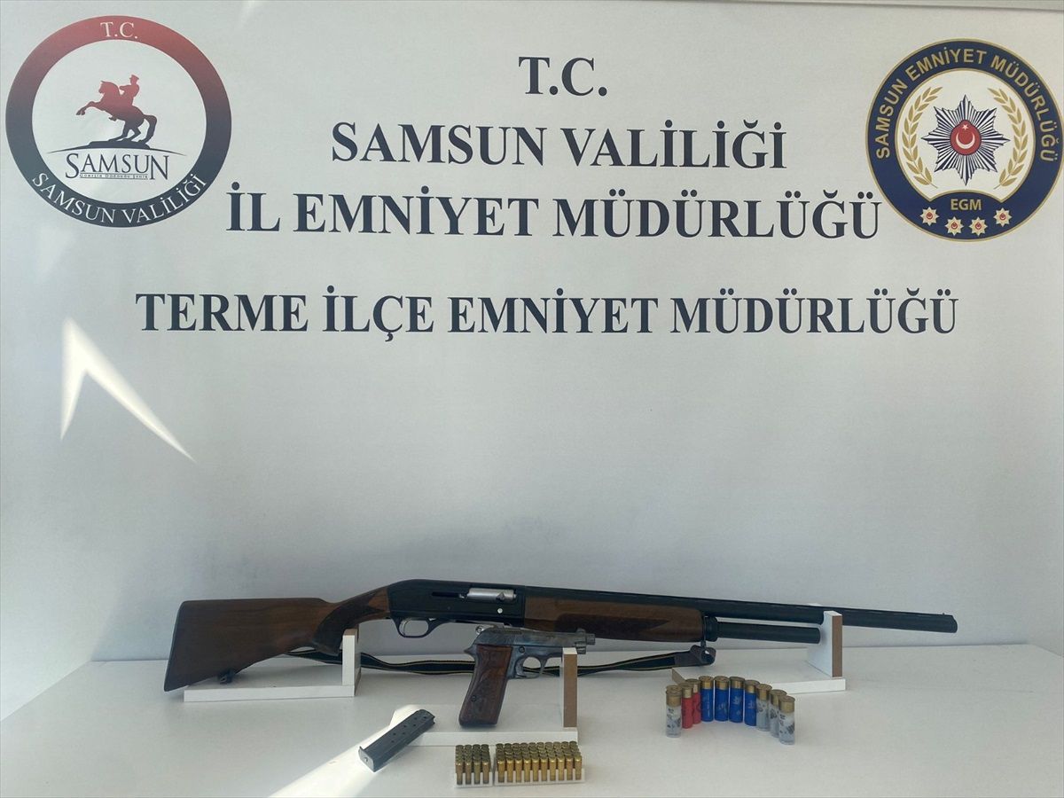 Terme\'de 2 Ruhsatsız Silah Ele Geçirildi