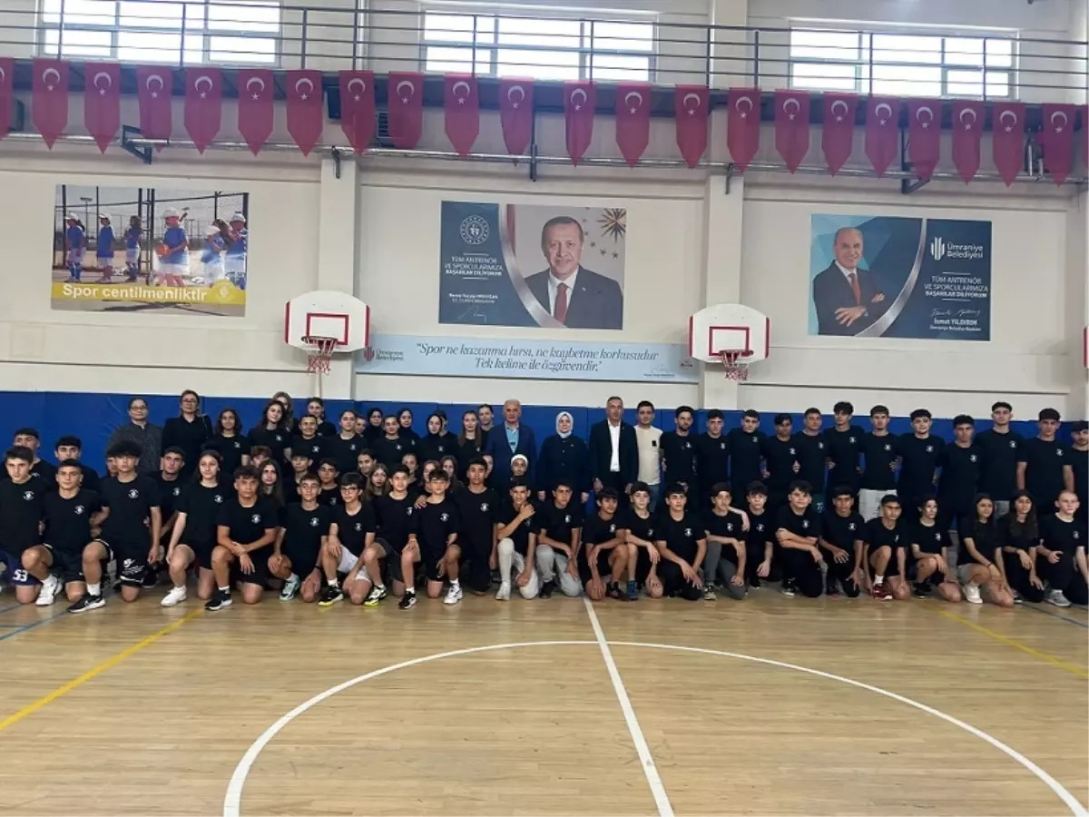 Ümraniye Belediye Başkanı İsmet Yıldırım, Spor Lisesi Mülakatlarına Girecek Öğrencilerle Buluştu