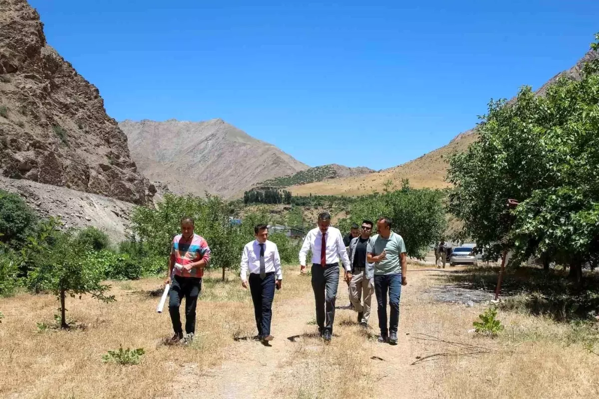 Hakkari Valisi Ali Çelik, Depin bölgesinde çevre düzenlemeleri için incelemelerde bulundu