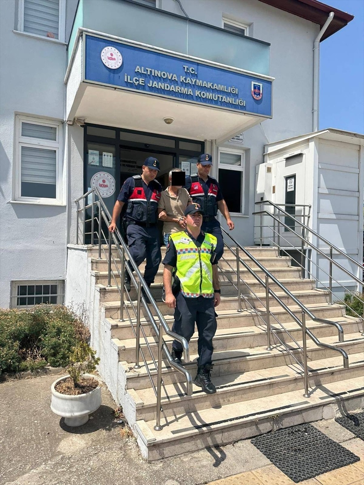 Yalova ve İstanbul\'da Firari Hükümlüler Yakalandı