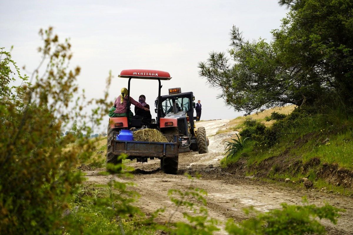 Yunusemre Belediyesi, 200 km ova yolunda bakım ve onarım çalışması gerçekleştirdi