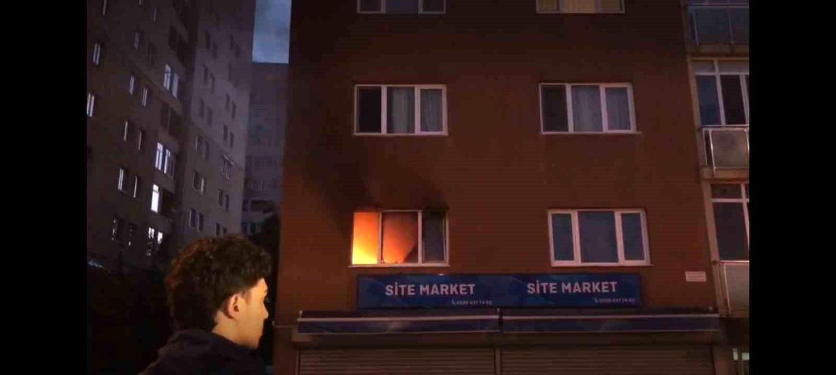 Ataşehir\'de bir binada çıkan yangın paniğe neden oldu