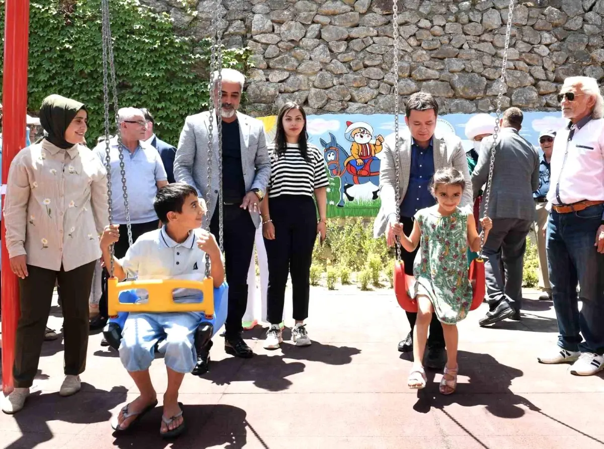 Osmangazi Belediye Başkanı Erkan Aydın, Kükürtlü Mahallesi\'ne Nasrettin Hoca Parkı\'nı hizmete açtı