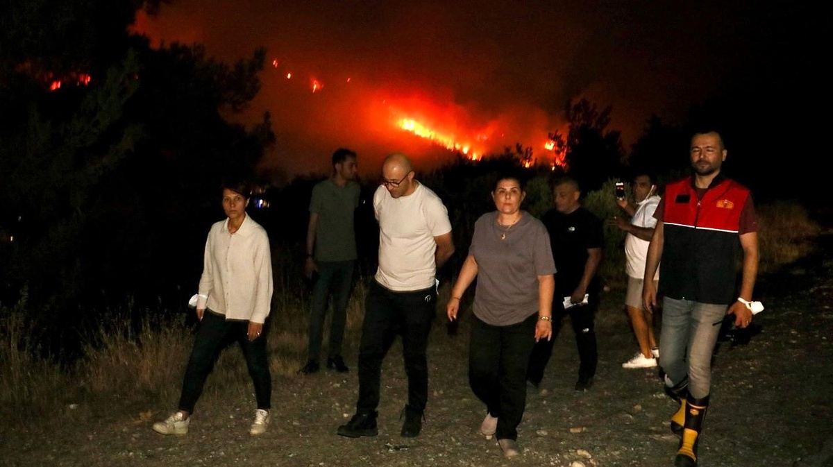 İzmir\'de başlayan orman yangını Aydın\'a sıçradı