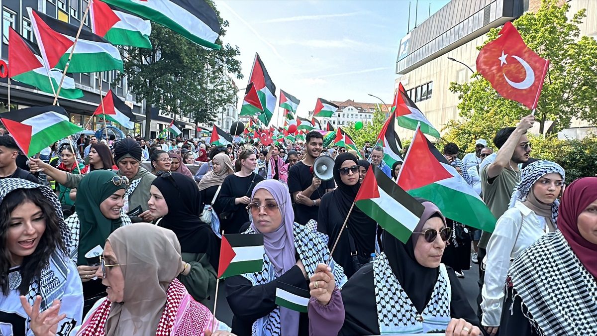 Berlin\'de Filistin\'e Destek Eyleminde Gözaltılar