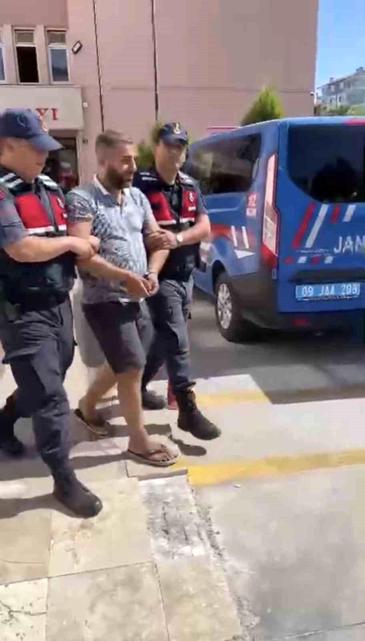 Aydın\'da aranan şüpheli jandarma ekipleri tarafından yakalandı