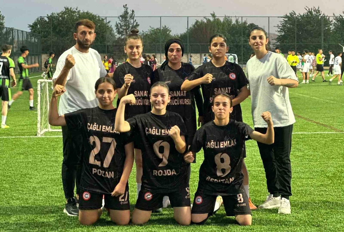 Cizre 2020 Gençlik Spor Kız Futbol Takımı Türkiye Şampiyonasına Katılmaya Hak Kazandı