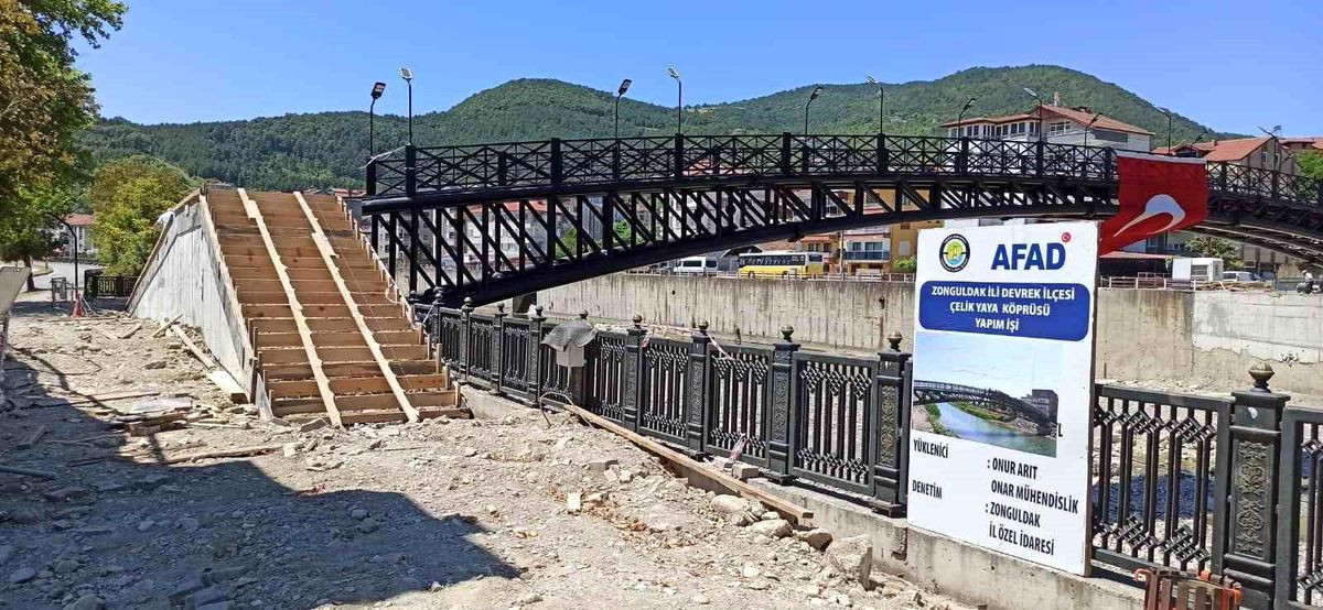 Devrek\'te Yıkılan Asma Köprünün Yerine Çelik Köprü İnşaatı Tamamlanıyor