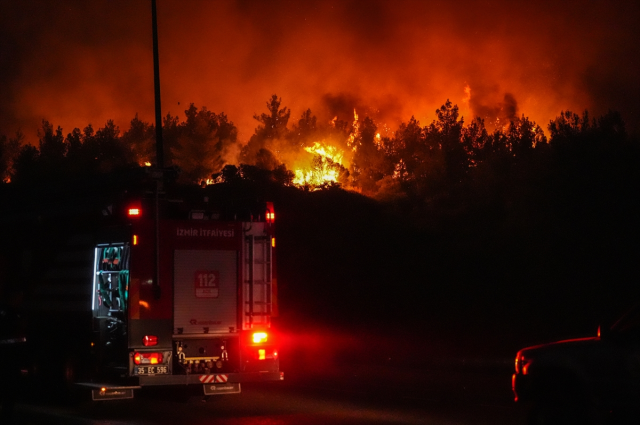 İzmir'in 5 ilçesinde orman yangını! Bakan Yumaklı bölgeye gidiyor
