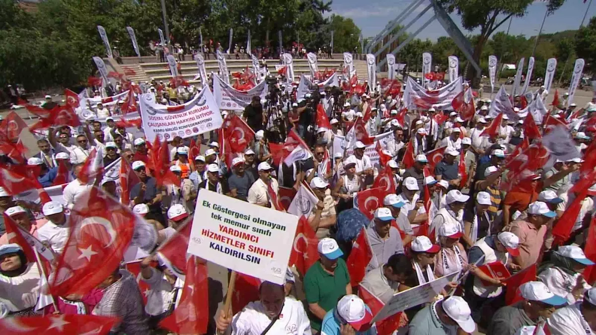 Kamu Birliği Konfederasyonu Ankara Anıtpark\'ta Büyük Devlet Memurları Mitingi düzenledi