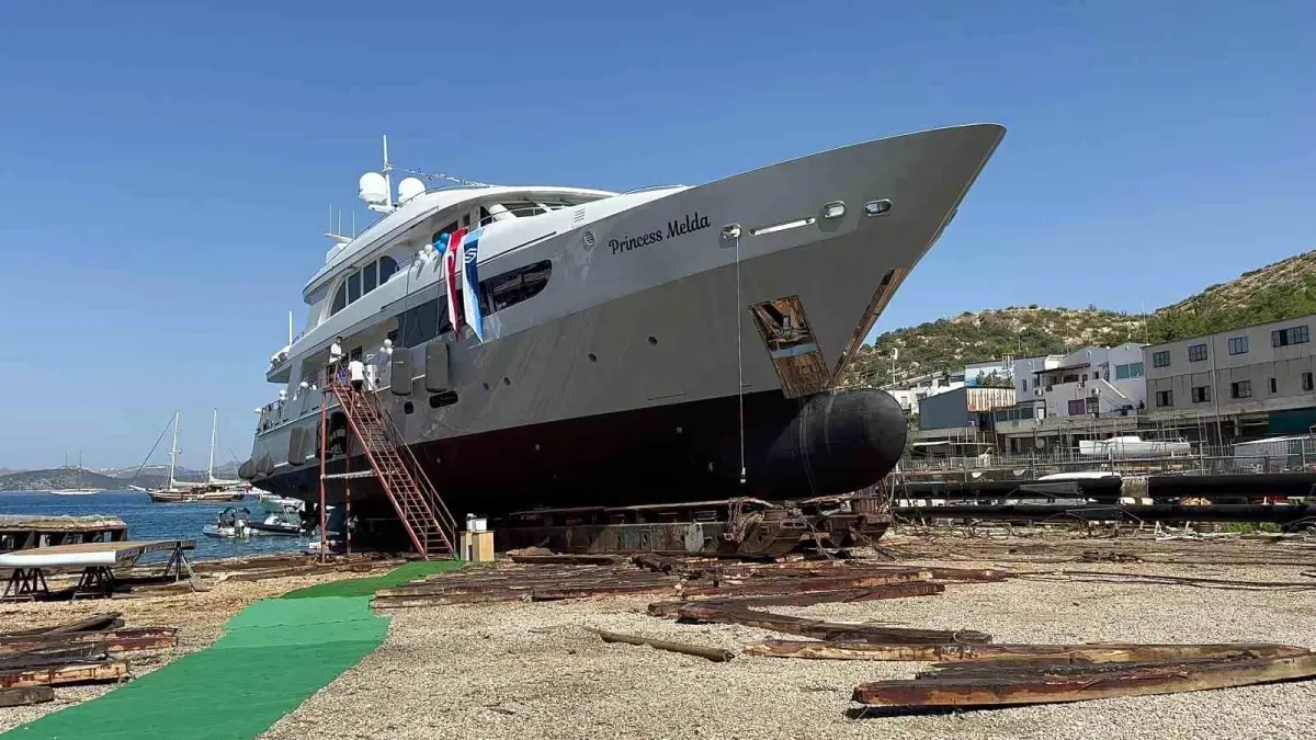 Bodrum\'da Üretilen 42 Metrelik Tekne Suya İndirildi