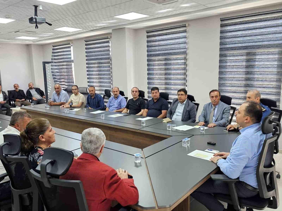 Tatvan Kaymakamı, Mahalle Muhtarlarıyla Toplantı Yaptı