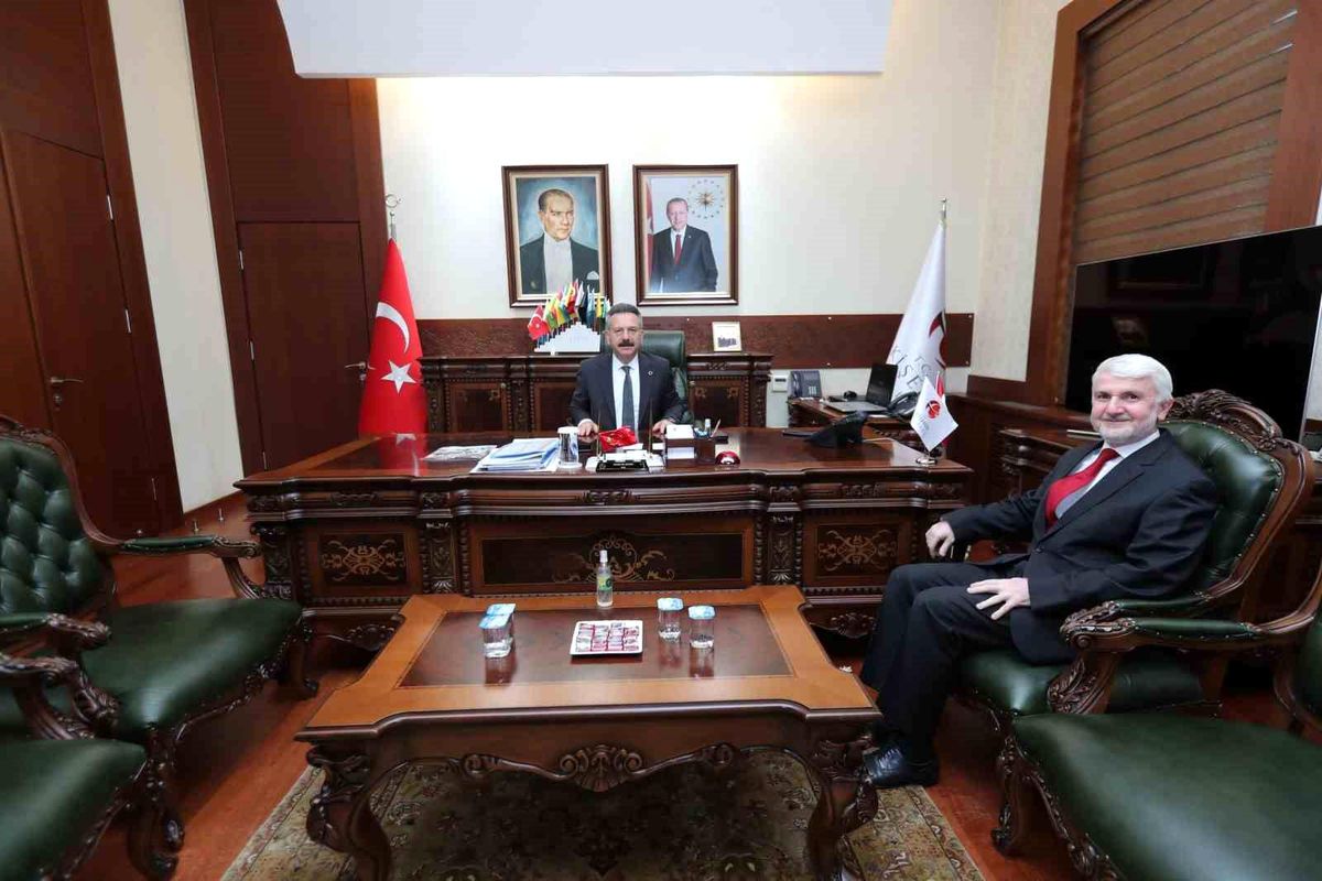 TEİ Genel Müdürü Prof. Dr. Mahmut Faruk Akşit, Eskişehir Valisi Hüseyin Aksoy\'u ziyaret etti