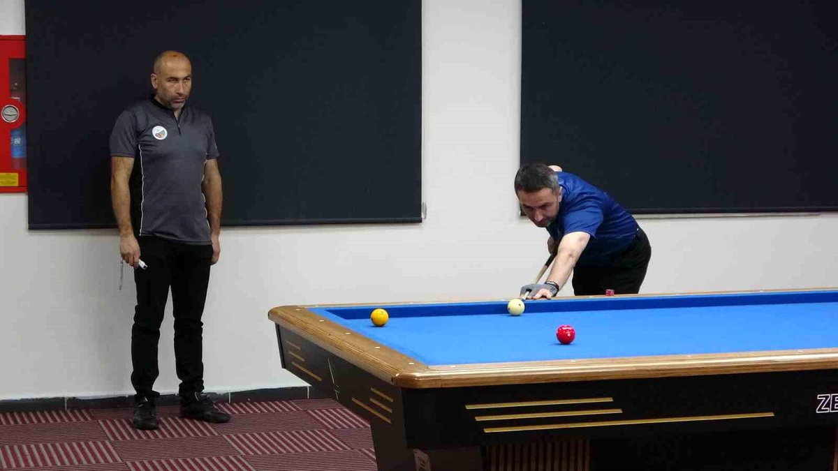 Trabzon\'da 3 Bant Bilardo Bölge Müsabakaları Devam Ediyor