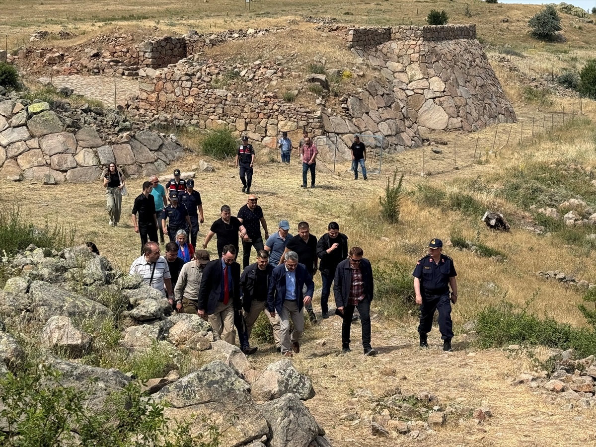 Yozgat Valisi Mehmet Ali Özkan, Kerkenes Harabeleri ve Uşaklı Höyük\'teki kazı çalışmalarını inceledi