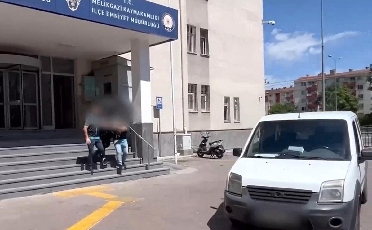 Kayseri\'de 17 Suç Kaydı Bulunan Şüpheli Yakalandı