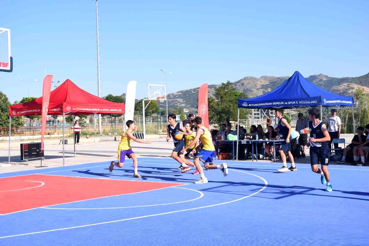 Afyonkarahisar\'da 3X3 Sokaklar Bizim Basketbol Müsabakaları Ege Bölgesi Grup Şampiyonası Tamamlandı