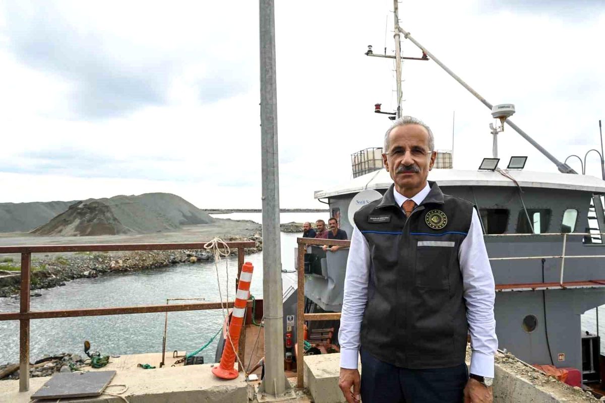 Ulaştırma ve Altyapı Bakanı: 2023-2024 yılları arasında 5.96 milyon metreküp deniz dibi taraması gerçekleştirildi
