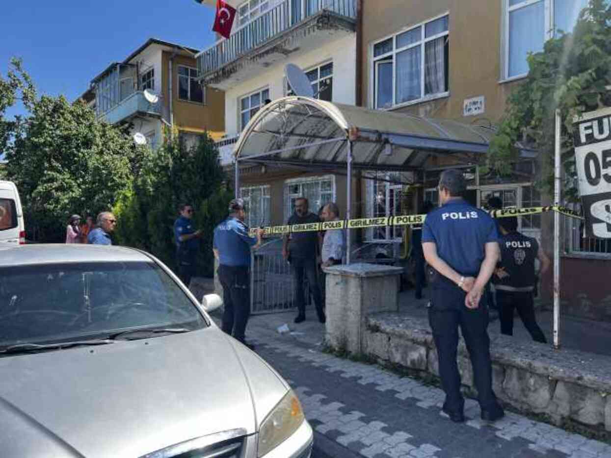 Evinde cesedi bulunan Cüneyt'i, 5 yaşındaki oğlu tabancayla oynarken vurmuş Evinde cesedi bulunan Cüneyt'i, 5 yaşındaki oğlu tabancayla oynarken vurmuş