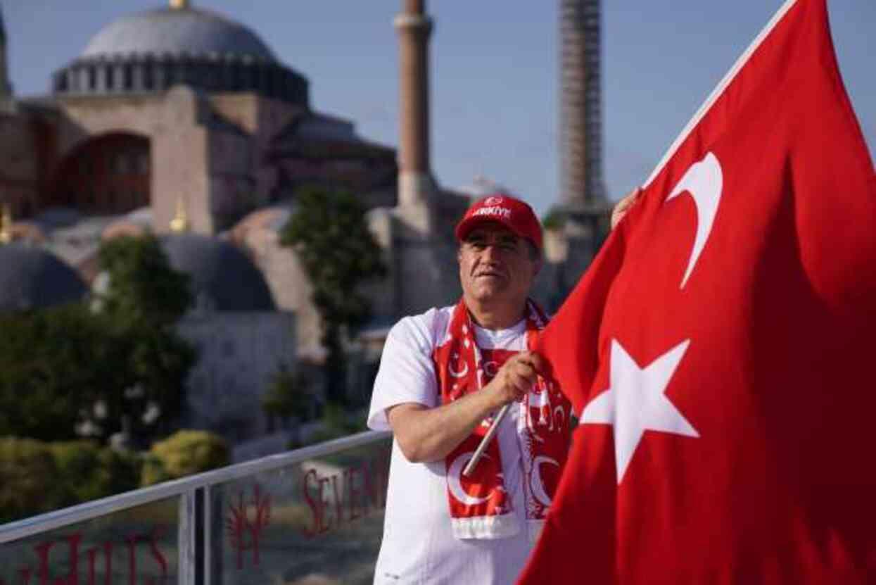 Hakkarili sanatçı, A Milli Takım için Kürtçe marş yaptı