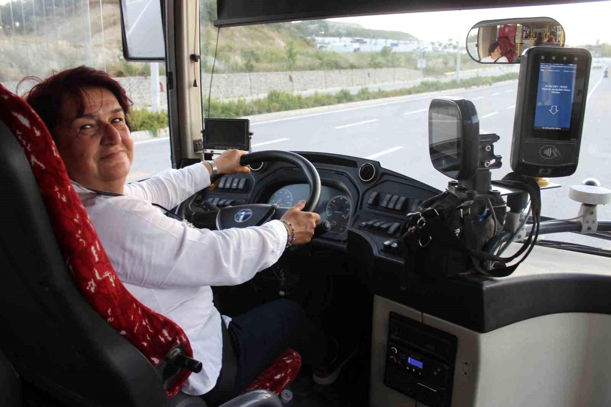Hatay\'da hayali olan şoför koltuğuna 8 yıl önce kavuşan Feyruz Gülüm, depremin yıktığı memleketinde işini severek yapmaya devam ediyor