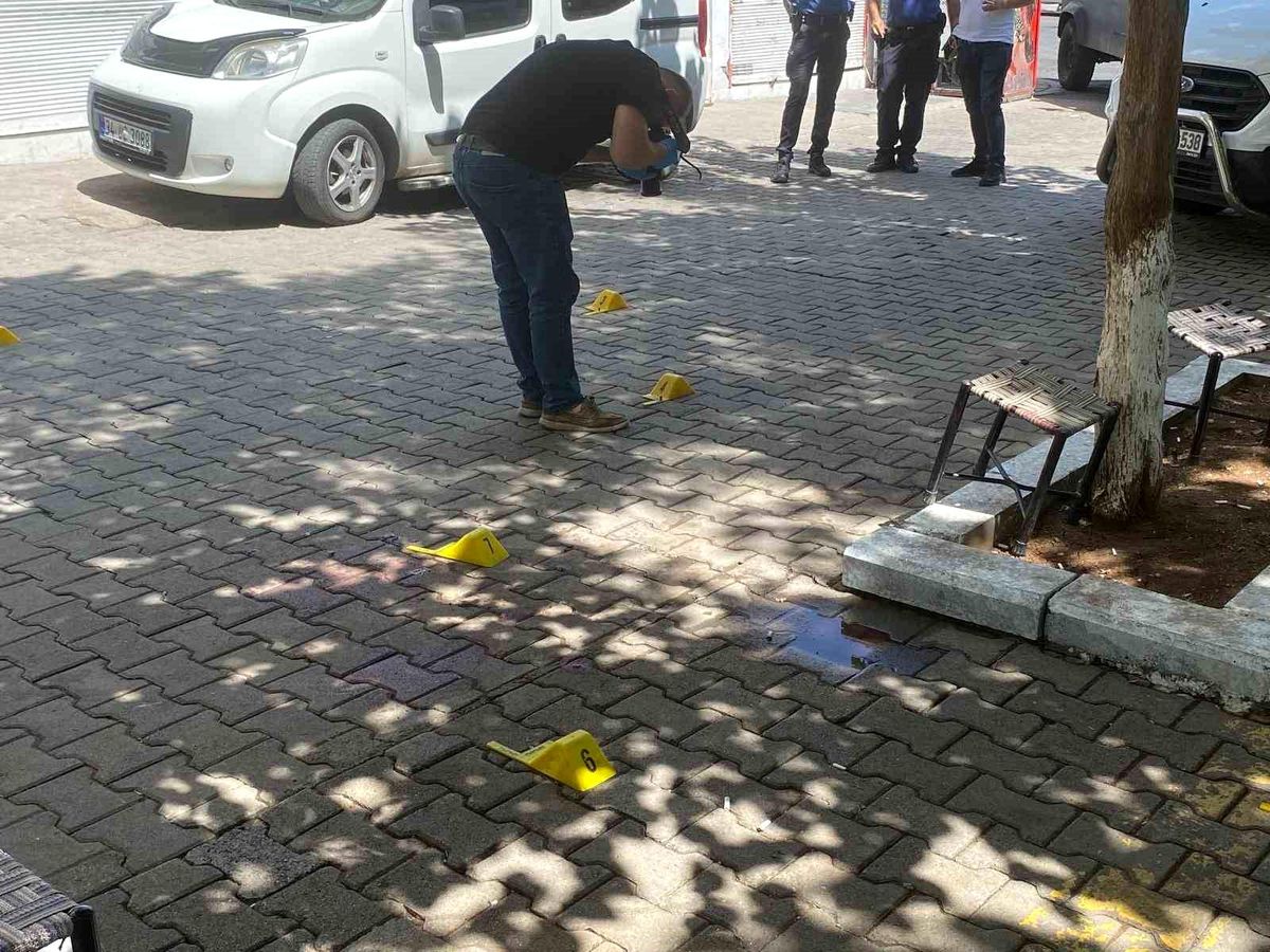 Diyarbakır\'da Kıraathanede Silahlı Saldırı: Bir Kişi Ağır Yaralandı