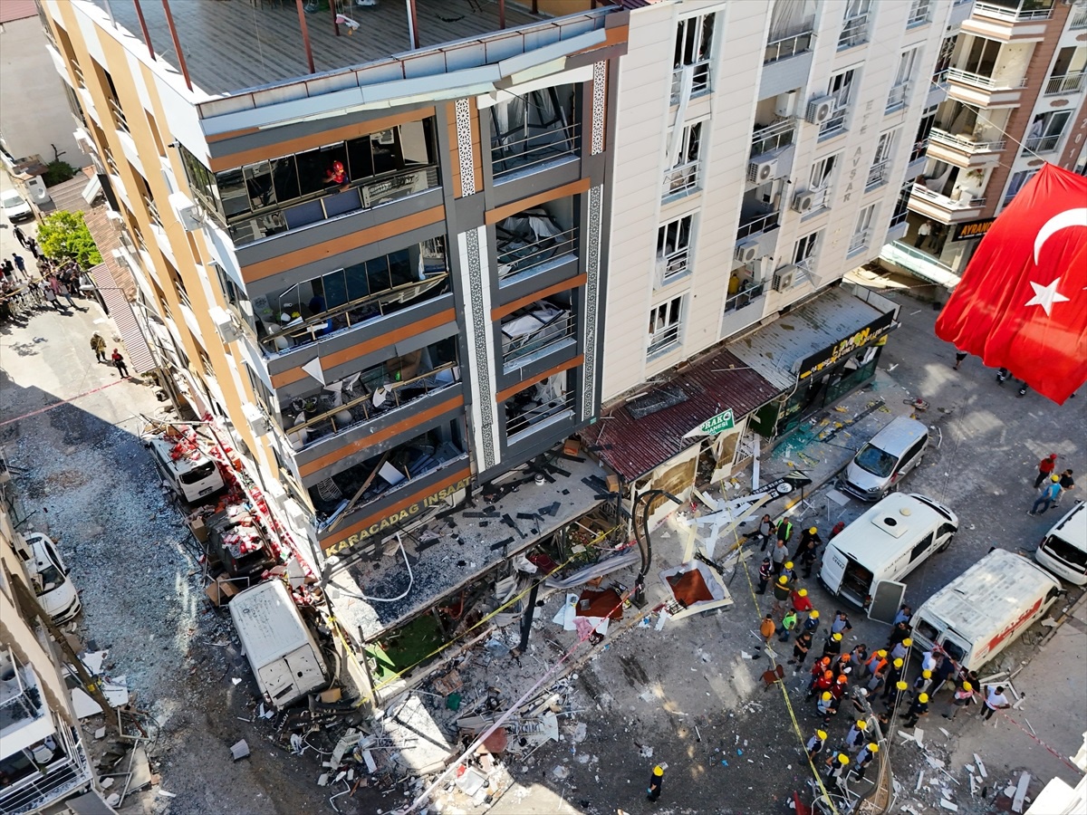 İzmir Torbalı\'da Lokantada Patlama: 4 Ölü, 20\'den Fazla Yaralı